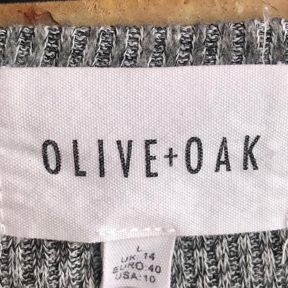Olive & Oak crossover faux wrap sz LRG - Picture 9 of 10